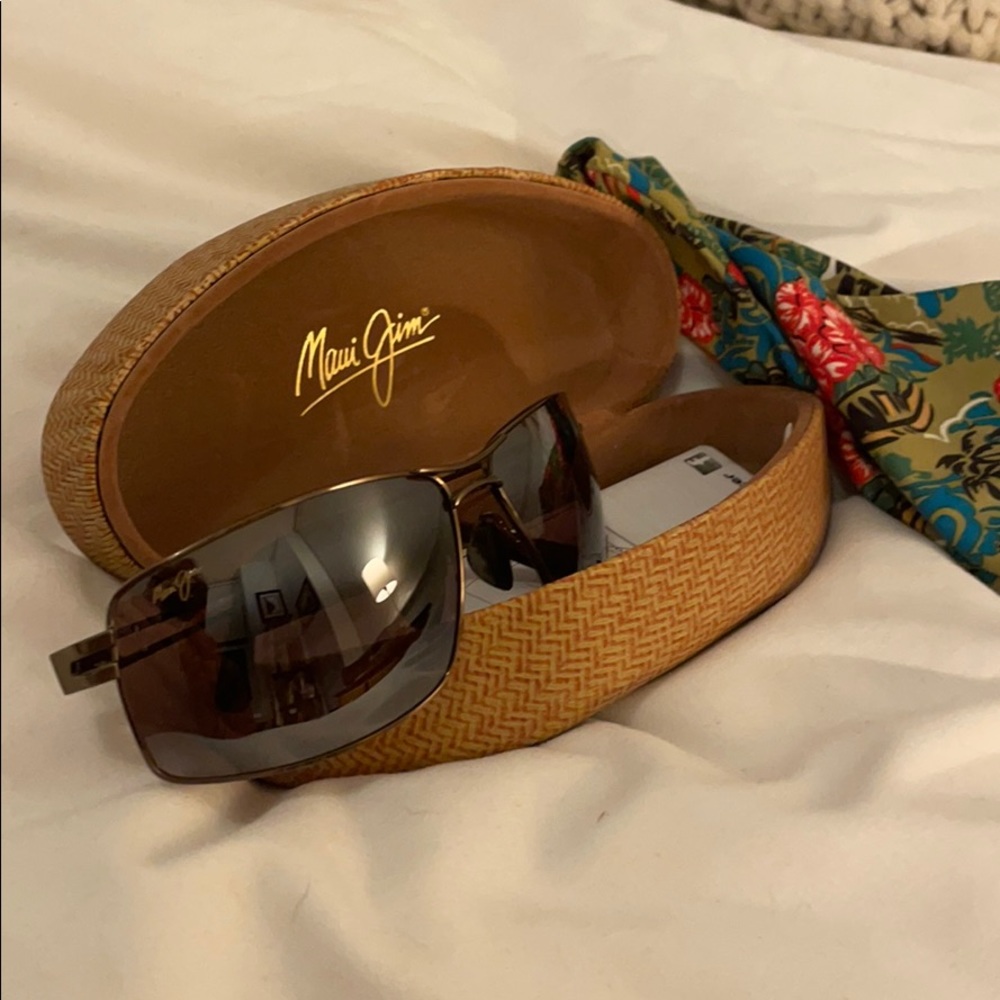 Sunglasses - Picture 3 of 8